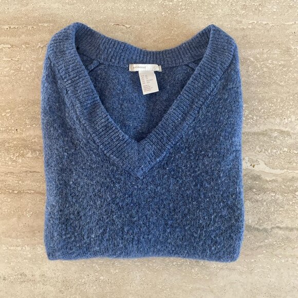 H&M Basic V-Neck Knit Sweater in Blue, size xs. Fits oversized. - Picture 3 of 7